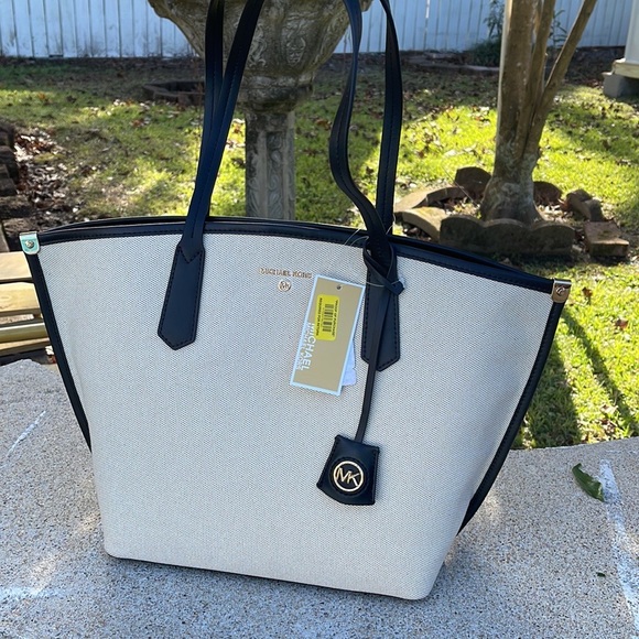Brand new Micheal kors tote - Picture 2 of 7